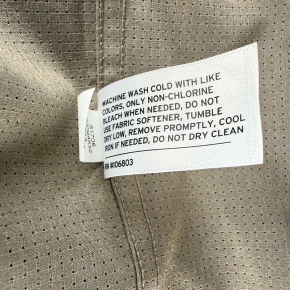 Duluth Trading Co Men's Tan Short Sleeve Shirt - Picture 5 of 5